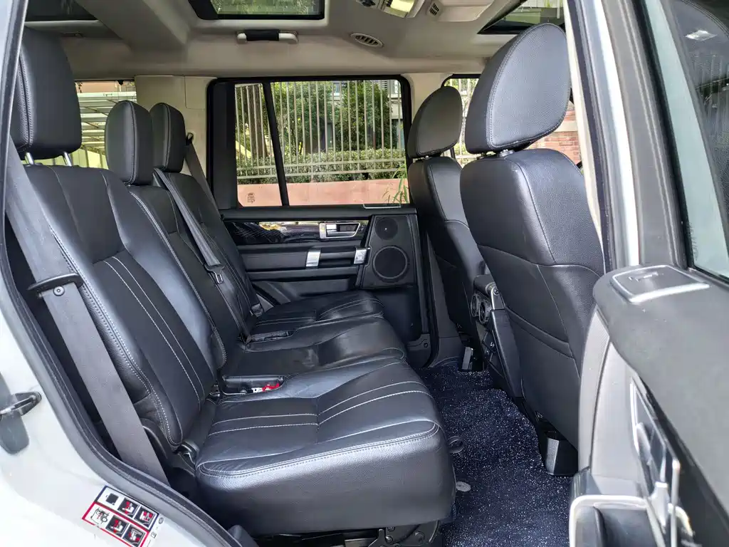 Land Rover Discovery 2014 — фото 11