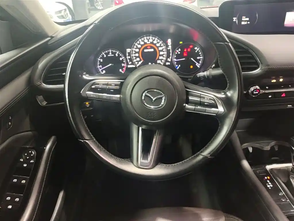 Mazda 3 Axela 2019 — фото 11