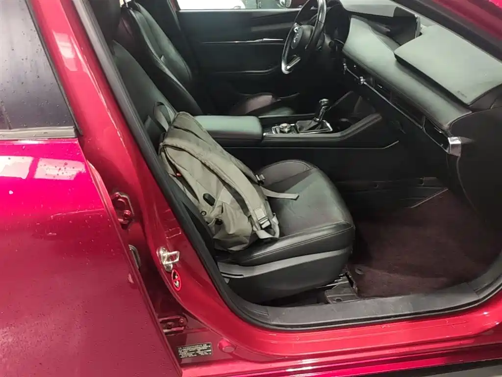 Mazda 3 Axela 2019 — фото 25
