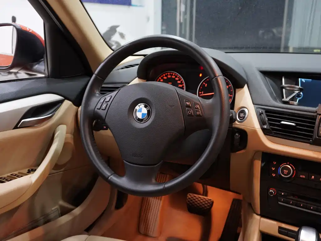 BMW X1 2014 — фото 12