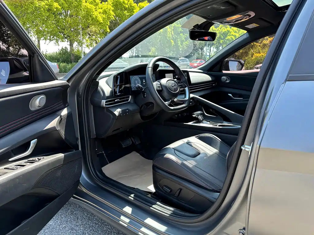Hyundai Elantra 2023