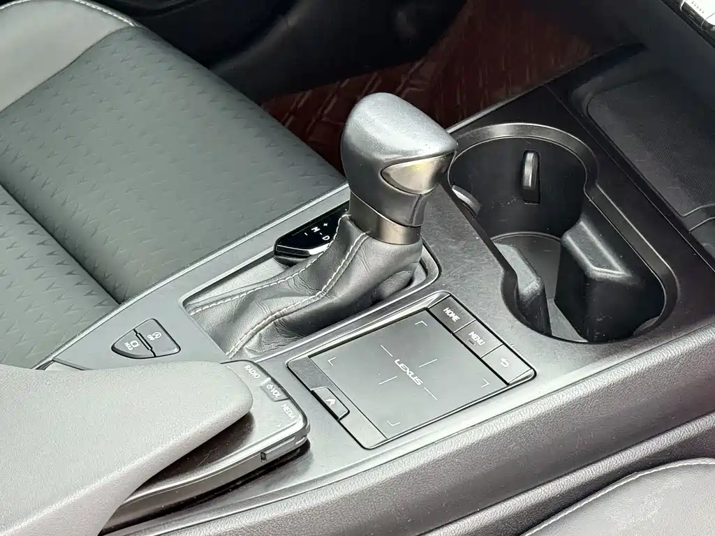 Lexus UX 2022 — фото 15