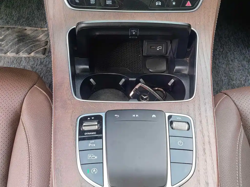 Mercedes-Benz E-Class 2023 — фото 9