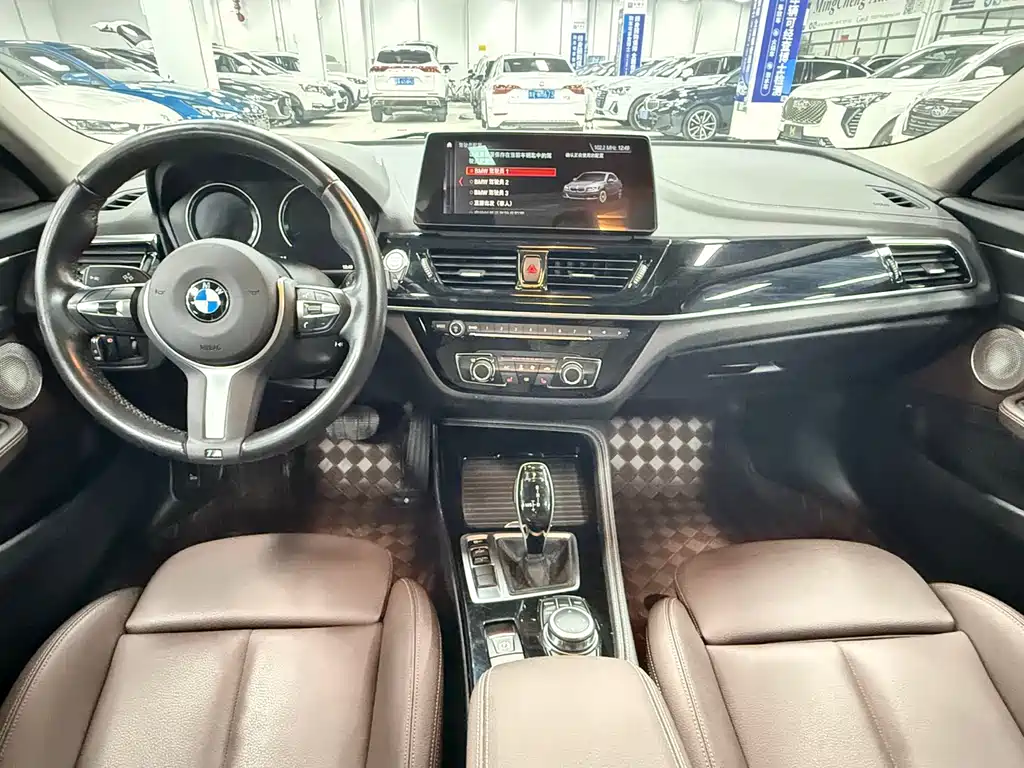 BMW 1 Series 2022 — фото 19
