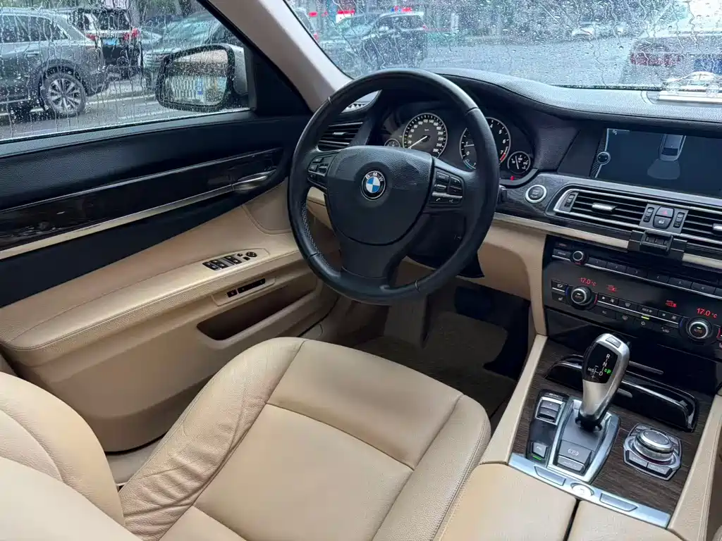 BMW 7 Series 2011 — фото 15
