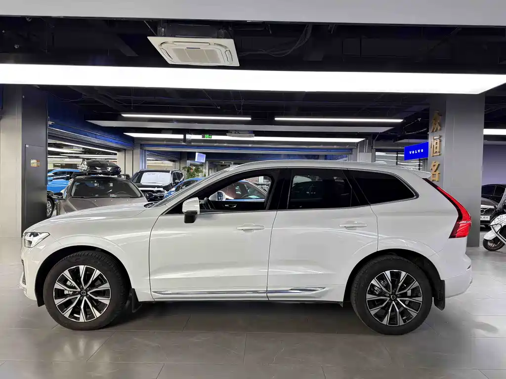 Volvo XC60 2024 — фото 16
