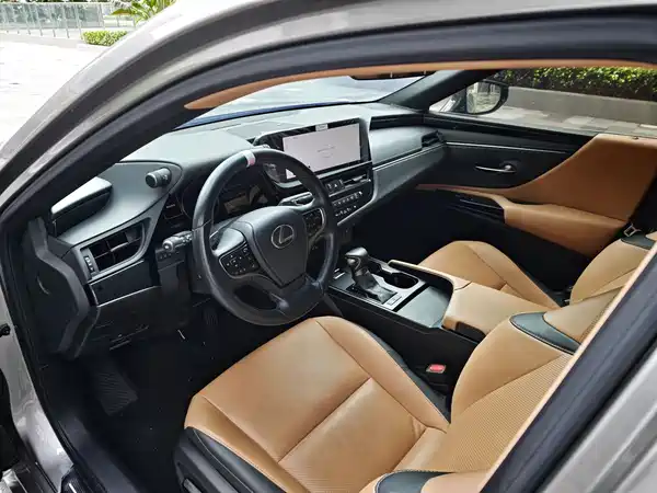 Lexus ES 2023