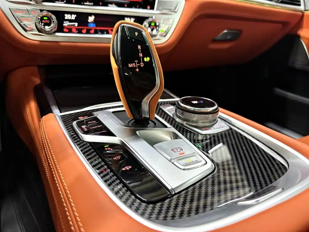 BMW 7 Series 2018 — фото 16