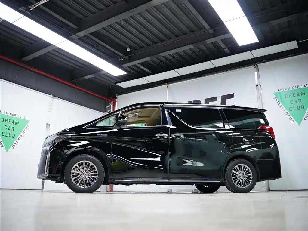 Toyota Alphard 2023 — фото 22