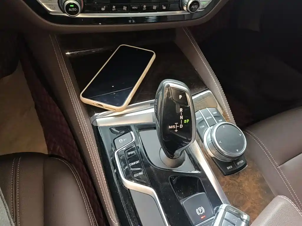 BMW 5 Series 2020 — фото 14