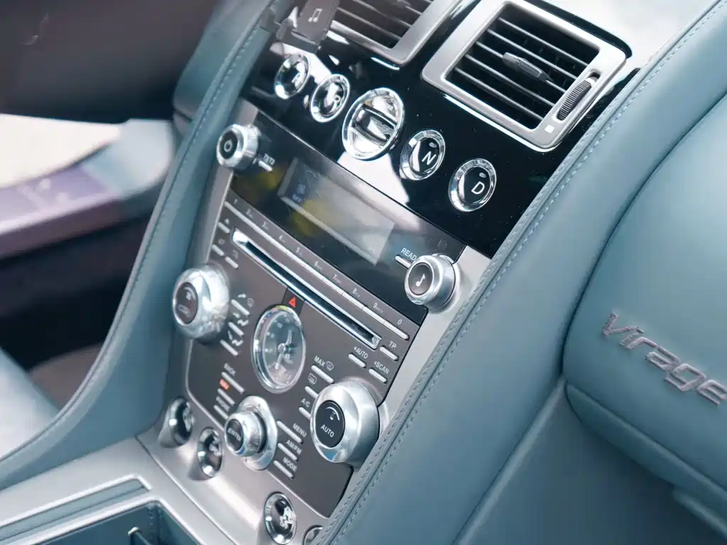Aston Martin Virage 2014 — фото 15