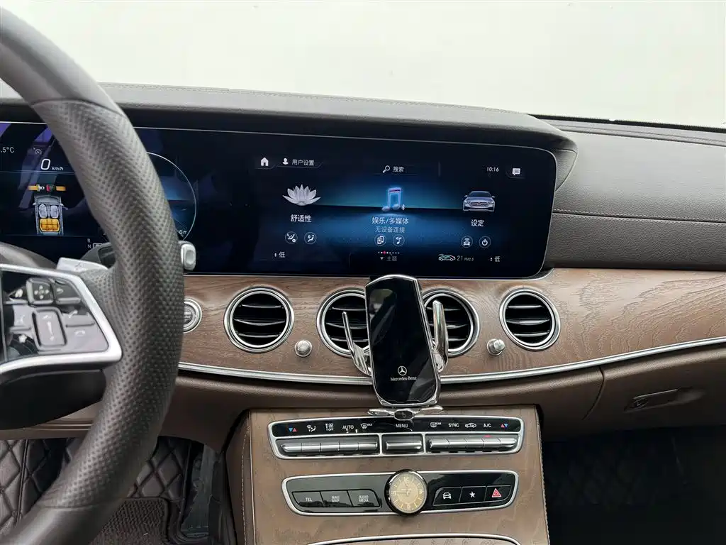 Mercedes-Benz E-Class 2022 — фото 11