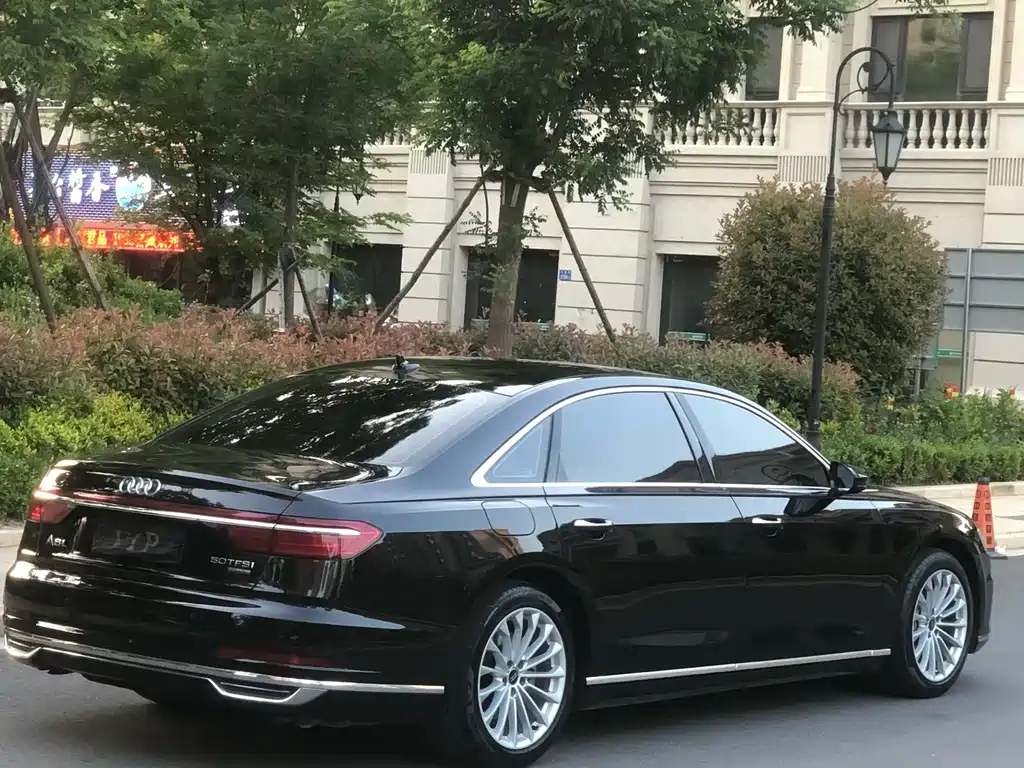 Audi A8 2022 — фото 9