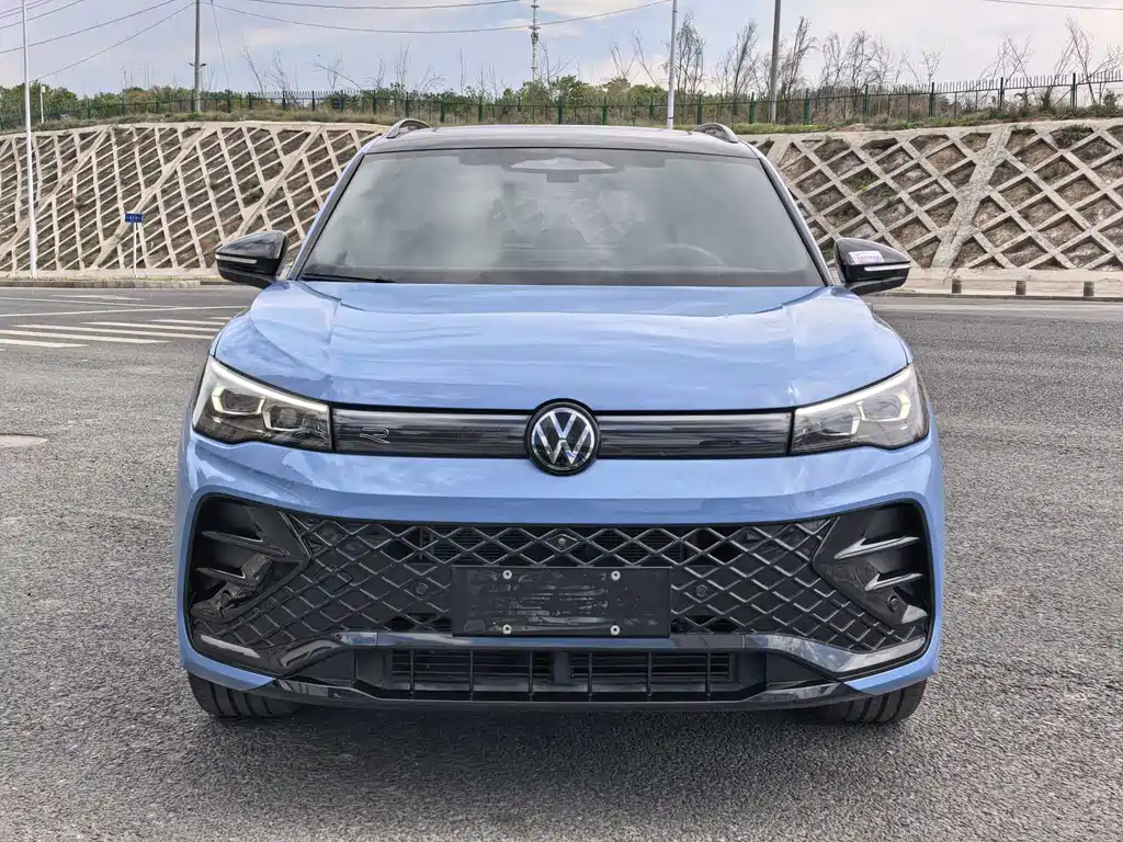 Volkswagen Tiguan L 2024 — фото 2