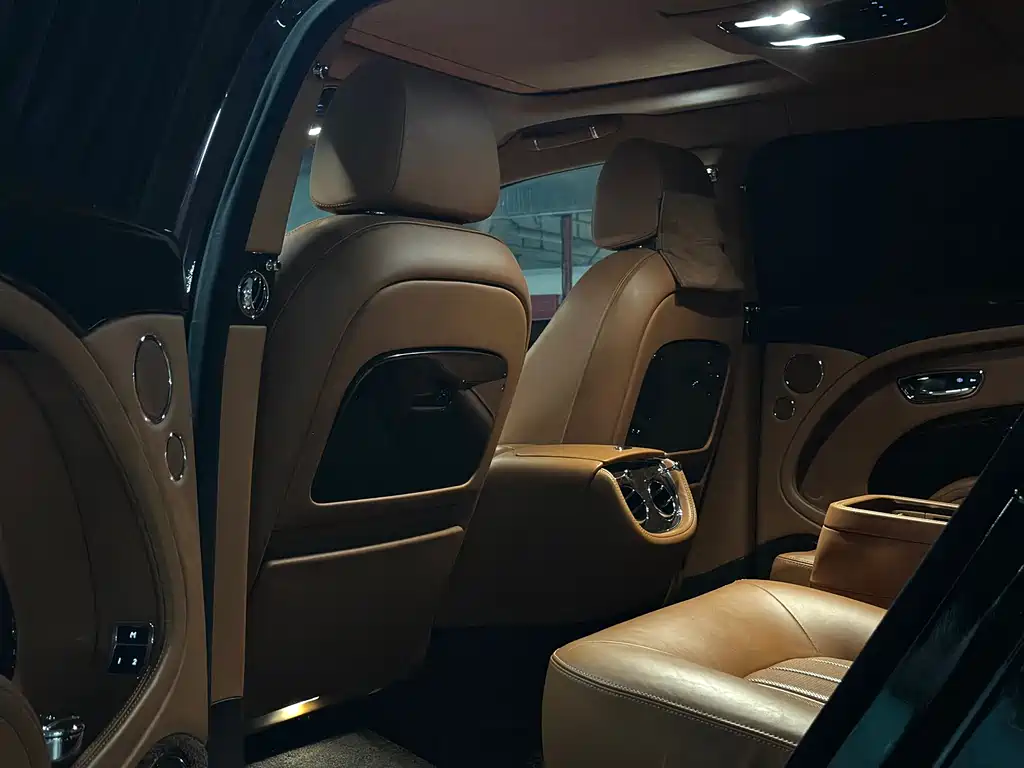 Bentley Mulsanne 2015 — фото 10