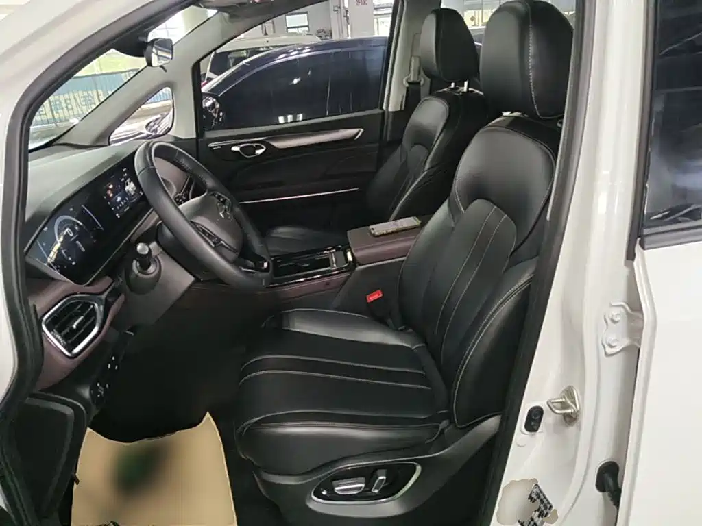 GAC Motor Trumpchi M6 2023 — фото 15