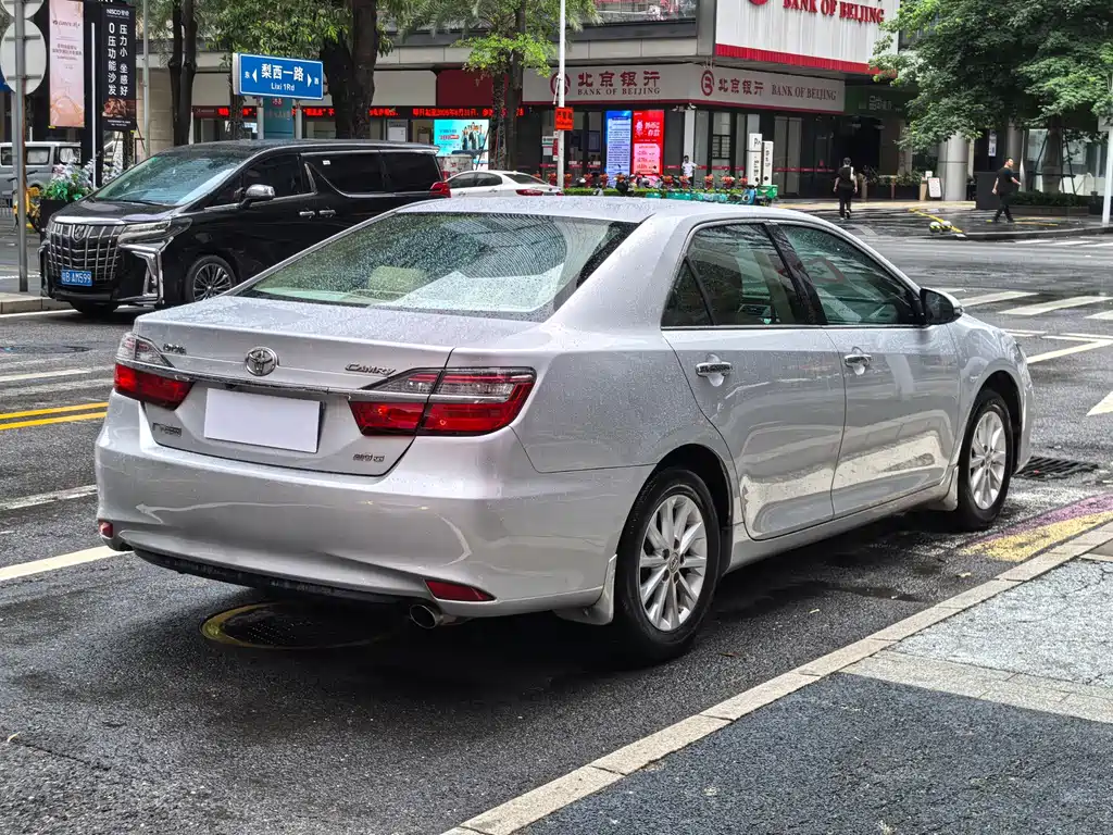 Toyota Camry 2015 — фото 16