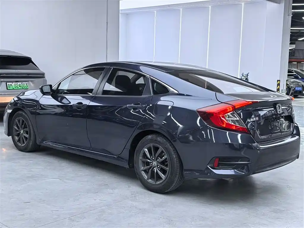 Honda Civic 2020 — фото 19