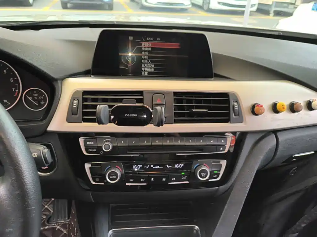 BMW 3 Series 2016 — фото 13