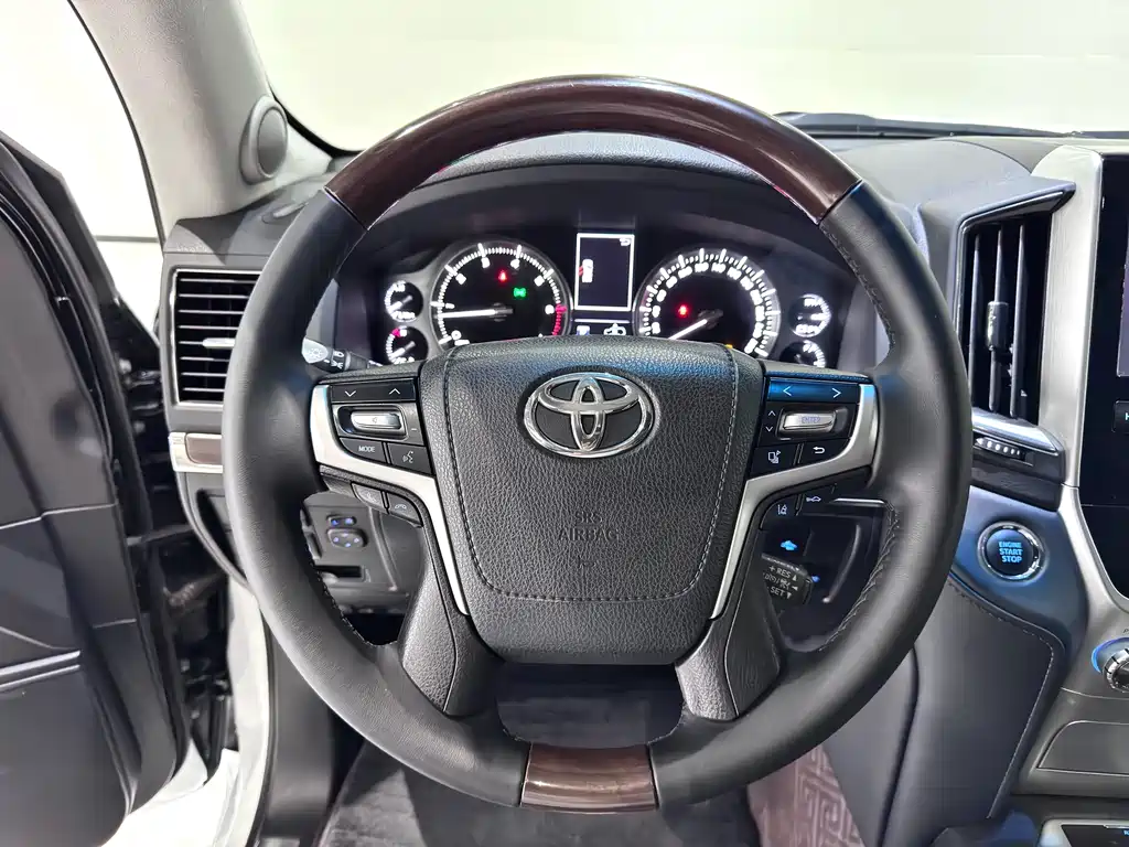 Toyota Land Cruiser 2019 — фото 23