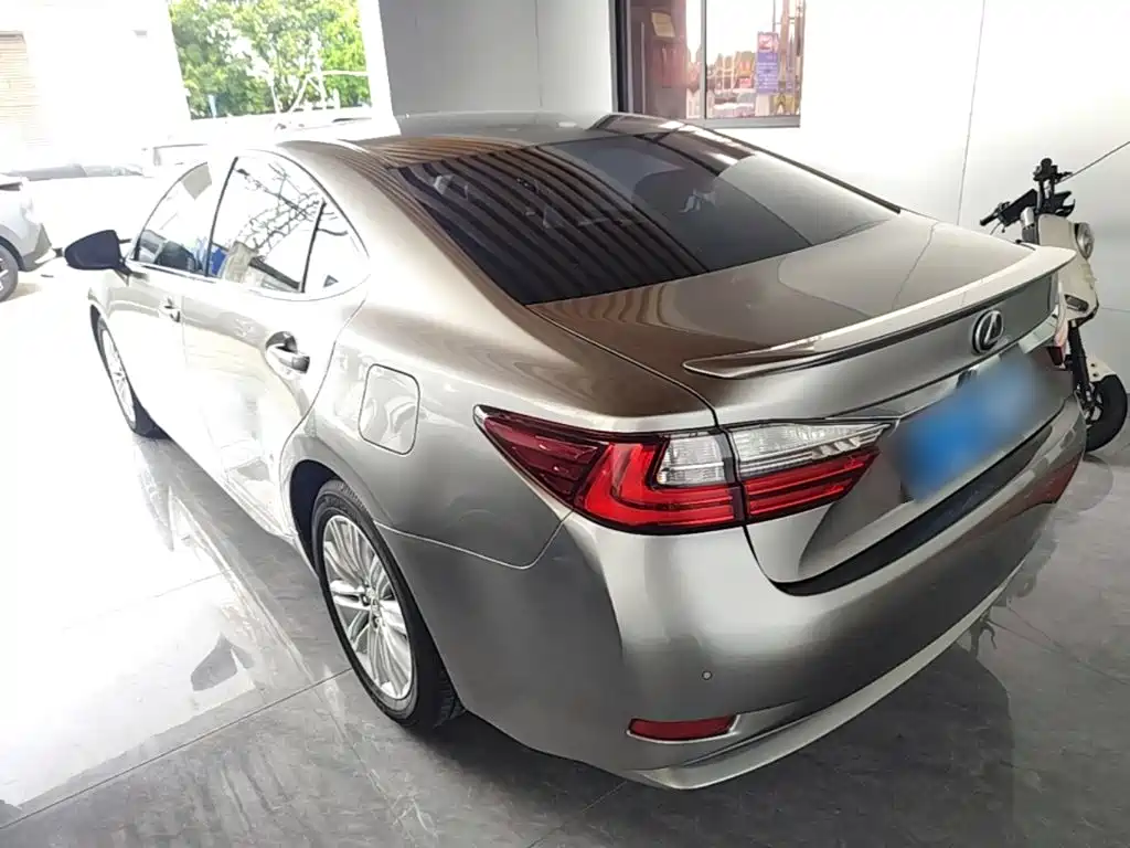 Lexus ES 2016 — фото 5