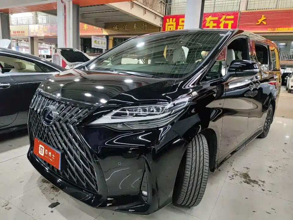 Lexus LM 2021 — фото 12