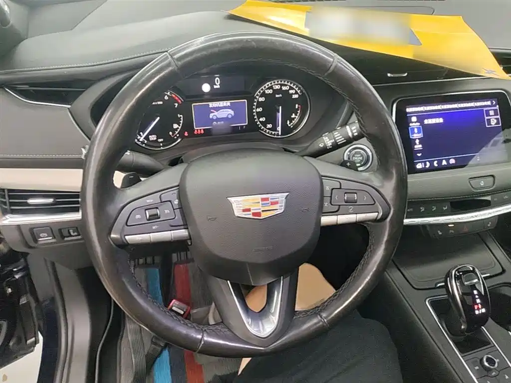 Cadillac XT4 2020 — фото 11