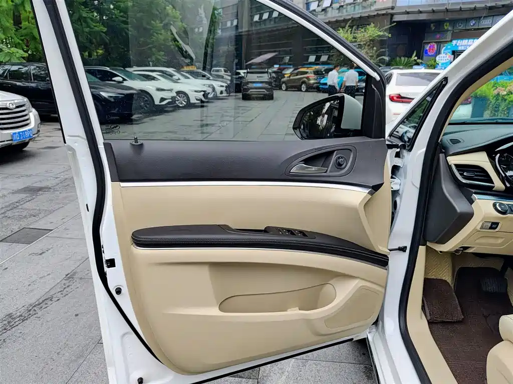 Buick GL8 2023
