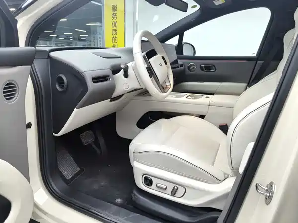 Li Auto i6 2025