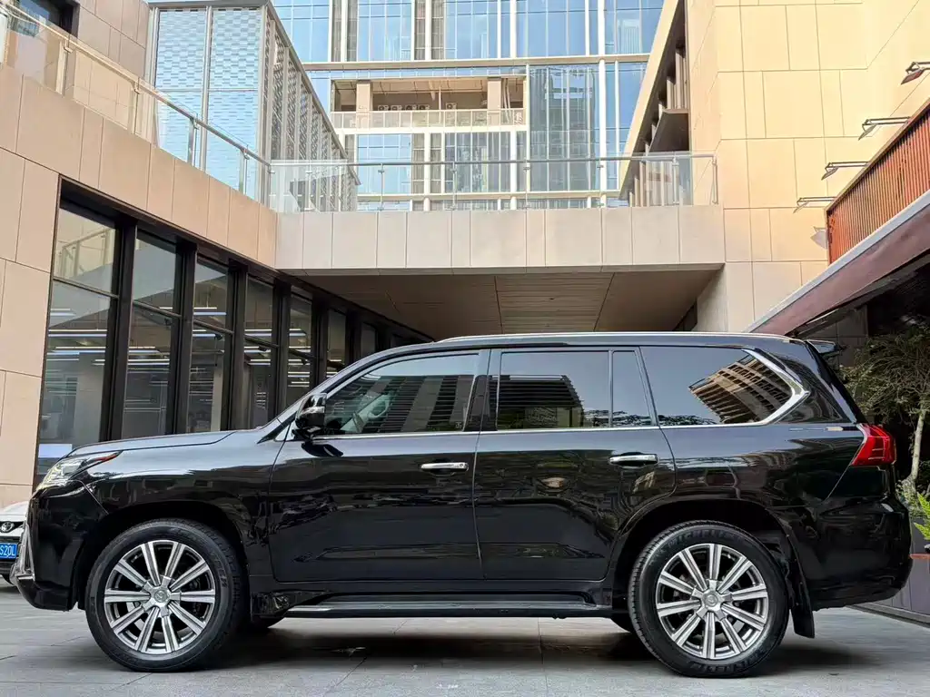 Lexus LX 2016 — фото 16