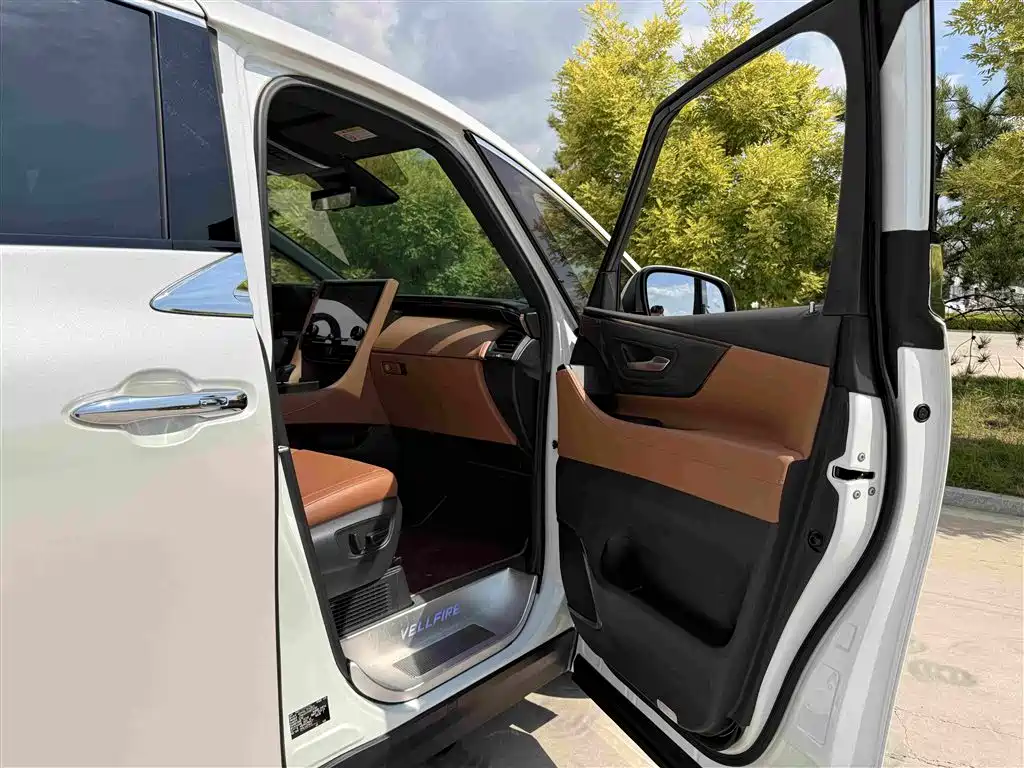 Toyota Vellfire 2024 — фото 8
