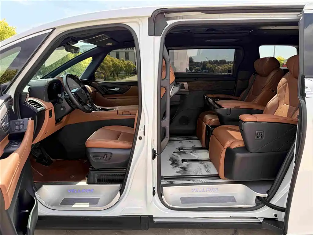 Toyota Vellfire 2024 — фото 10