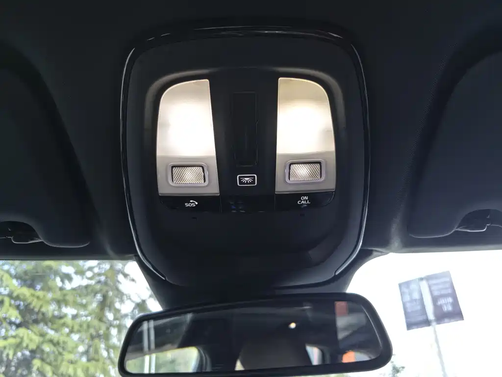 Volvo XC60 2022 — фото 18