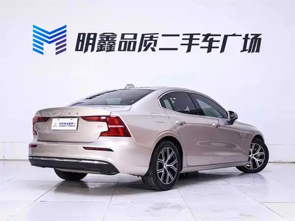 Volvo S60 2023