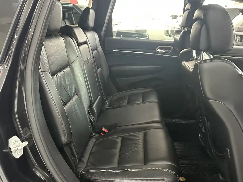 Jeep Grand Cherokee 2016 — фото 27