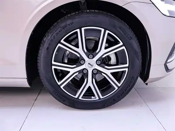 Volvo S60 2023