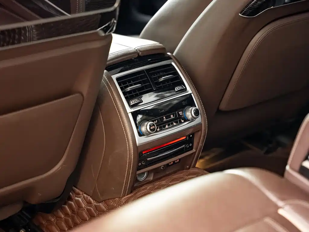 BMW 7 Series 2019 — фото 16