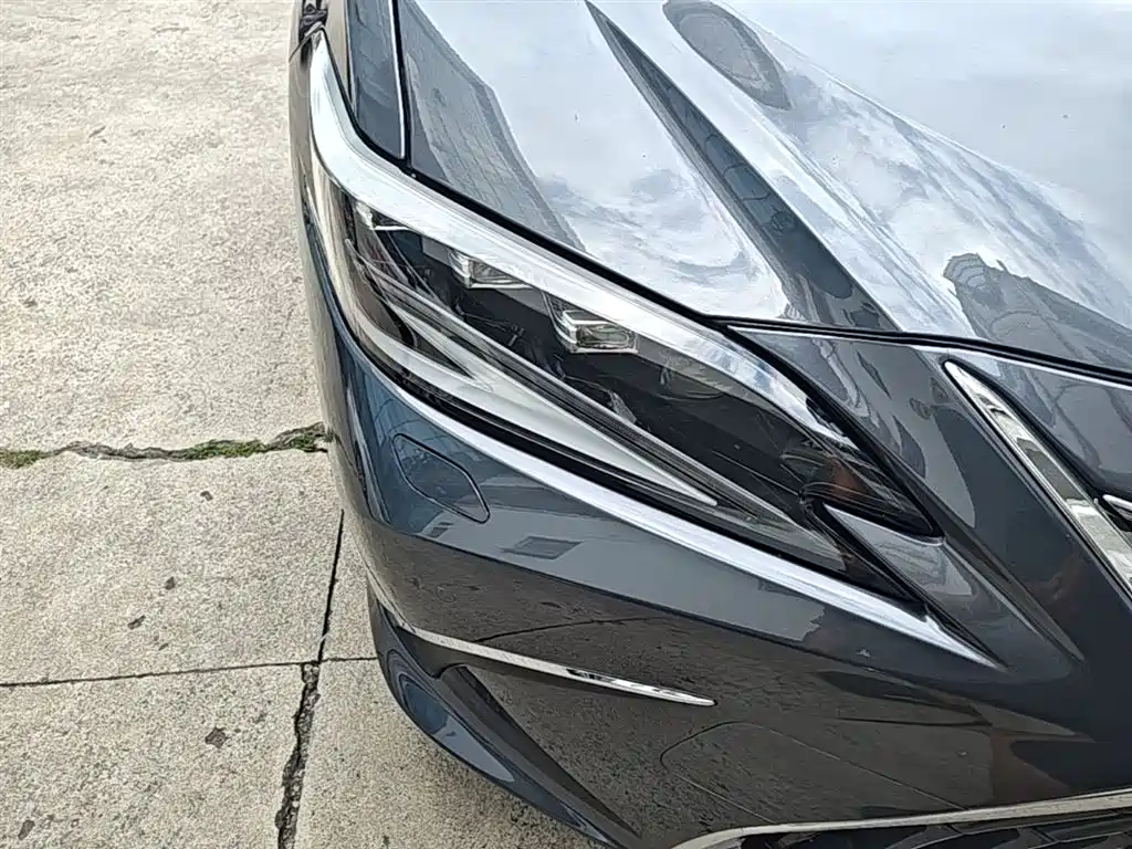 Lexus ES 2022 — фото 11