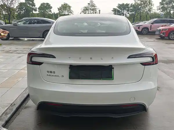 Tesla Model 3 2024