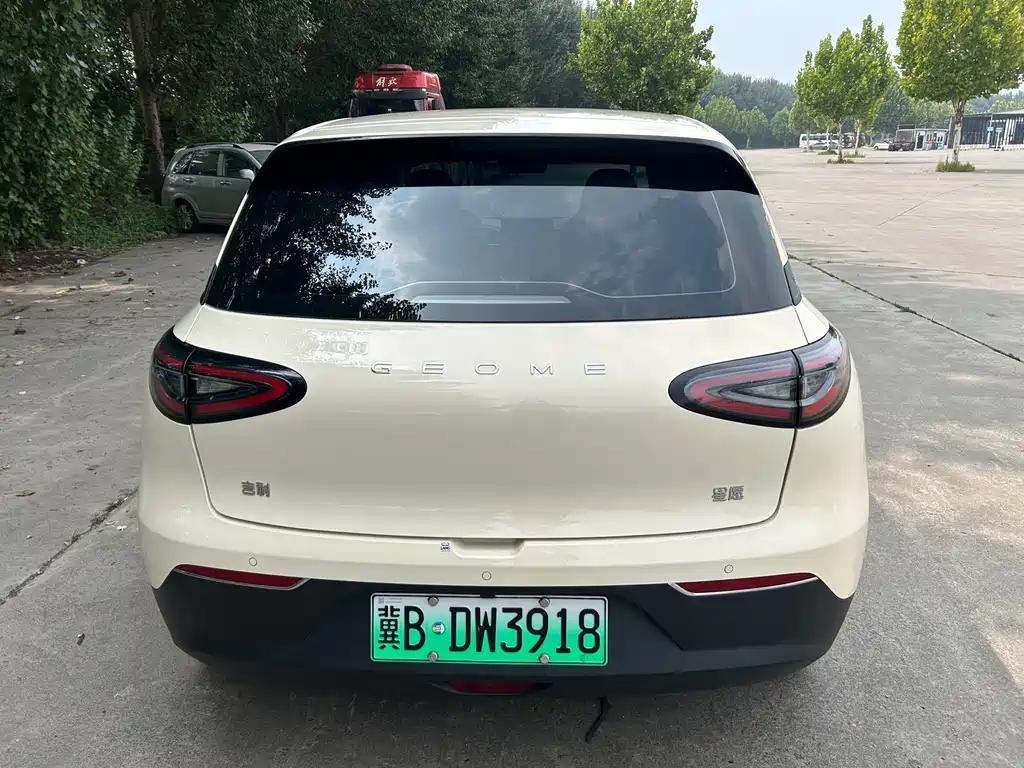 Geely Galaxy Starwish 2025 — фото 8