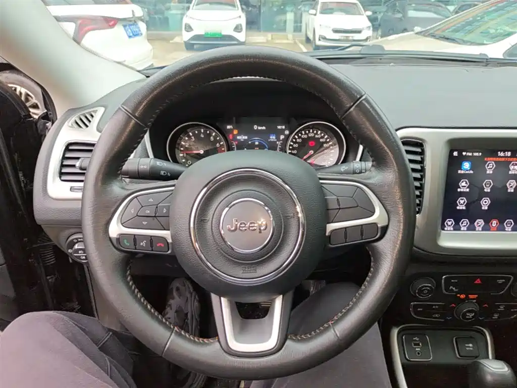 Jeep Compass 2019 — фото 11
