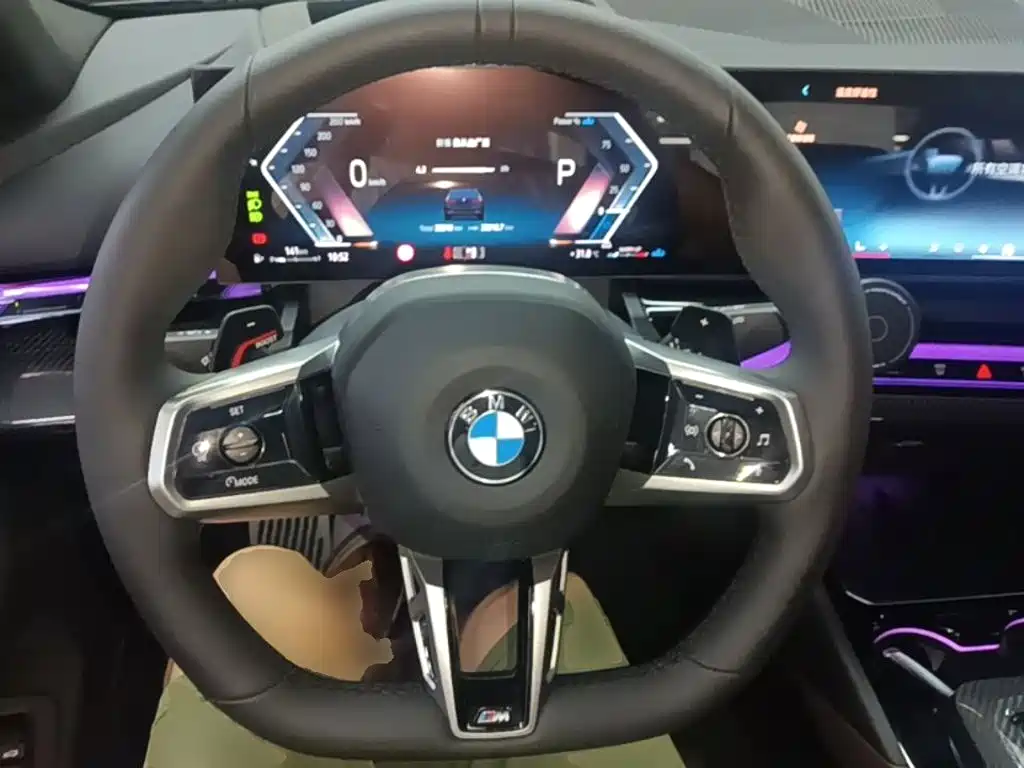 BMW 5 Series 2025 — фото 11