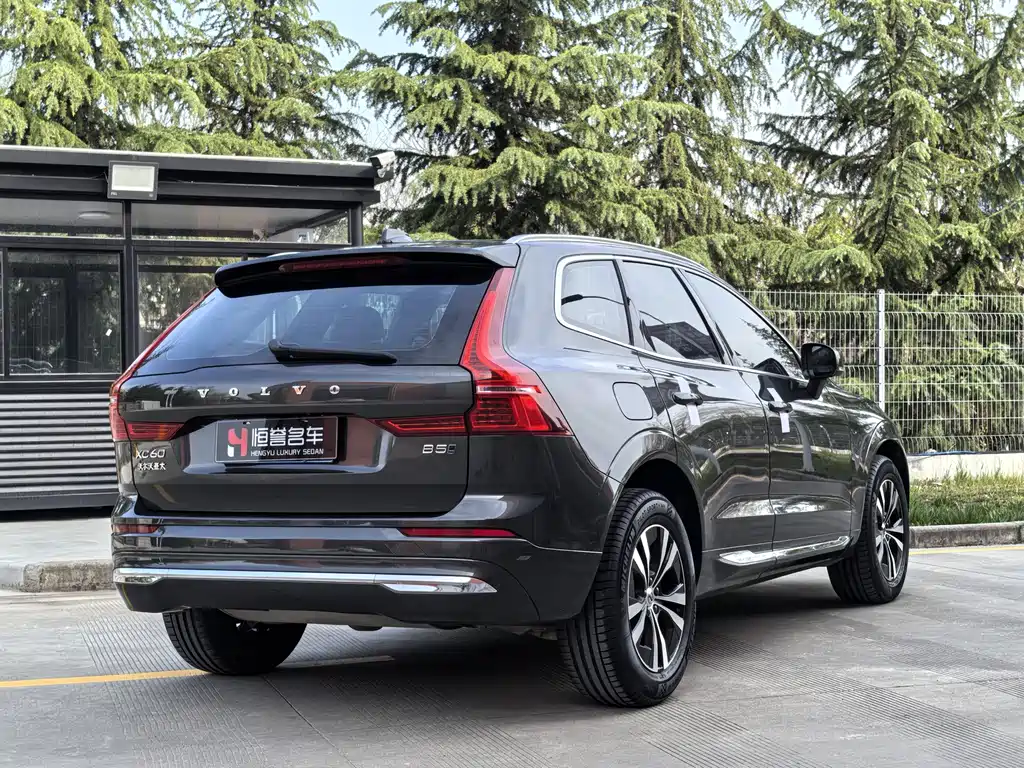 Volvo XC60 2022 — фото 27