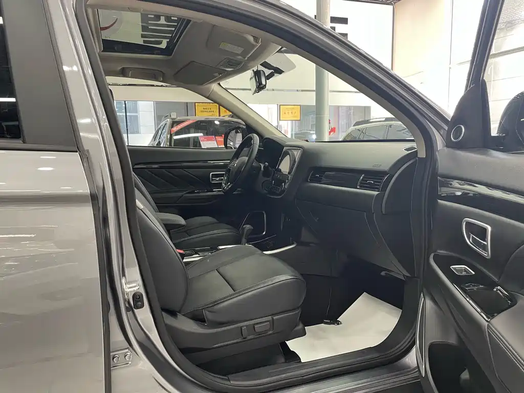 Mitsubishi Outlander 2019 — фото 17