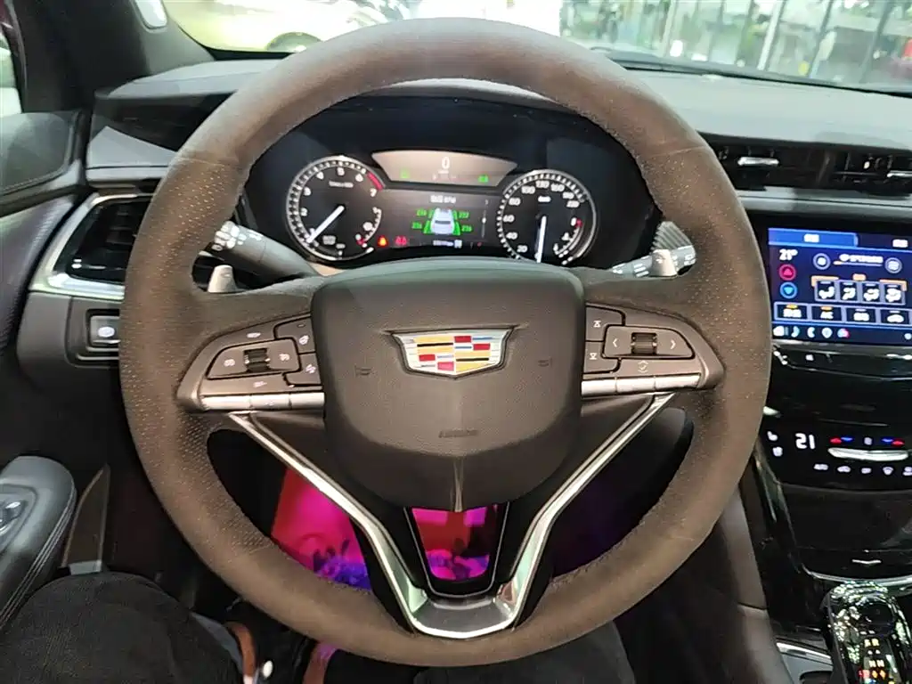 Cadillac XT6 2024 — фото 11