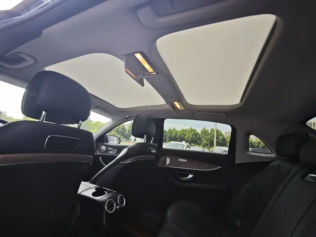 Mercedes-Benz E-Class 2019 — фото 24