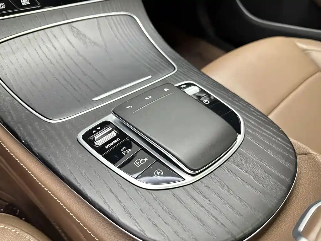 Mercedes-Benz E-Class 2024 — фото 20