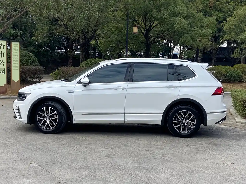 Volkswagen Tiguan L PHEV 2020 — фото 4