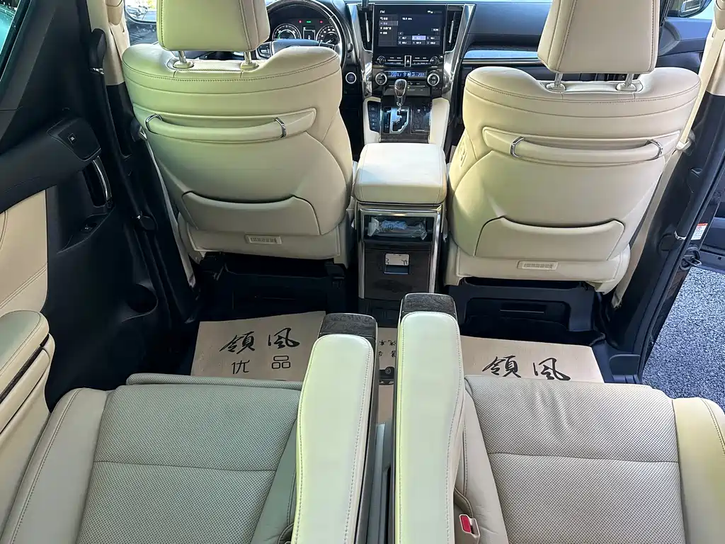Toyota Alphard 2020 — фото 13