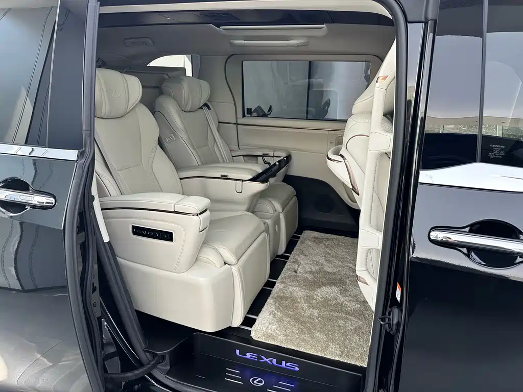 Lexus LM 2025 — фото 12